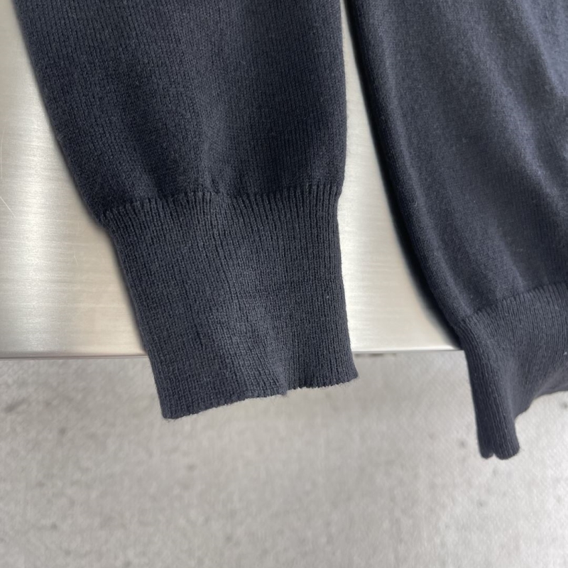 Pra*a sweater